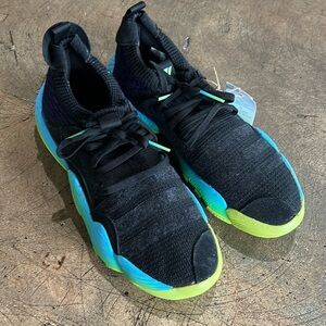 NWT Adidas Basketball Trae Young 2